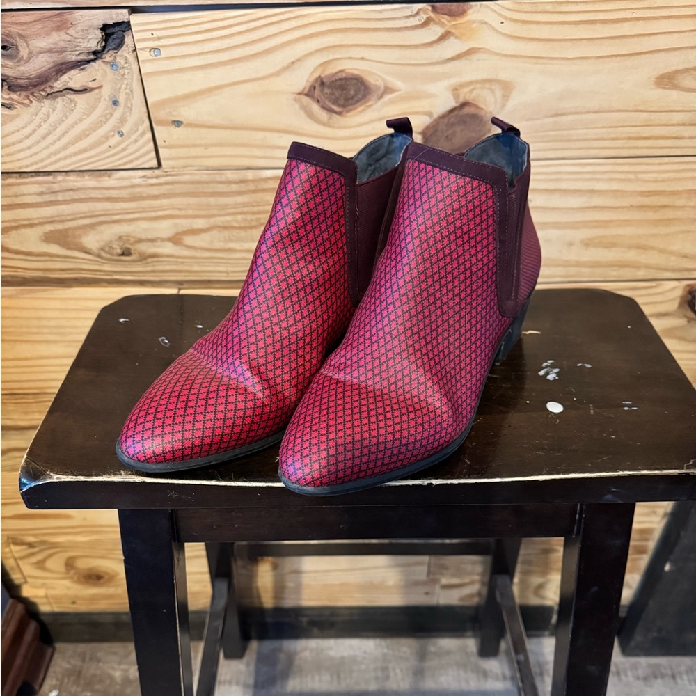 Betabrand Ruby Red Ankle Boots – Women’s Size 11 – Western Tennis Hybrid, Rare